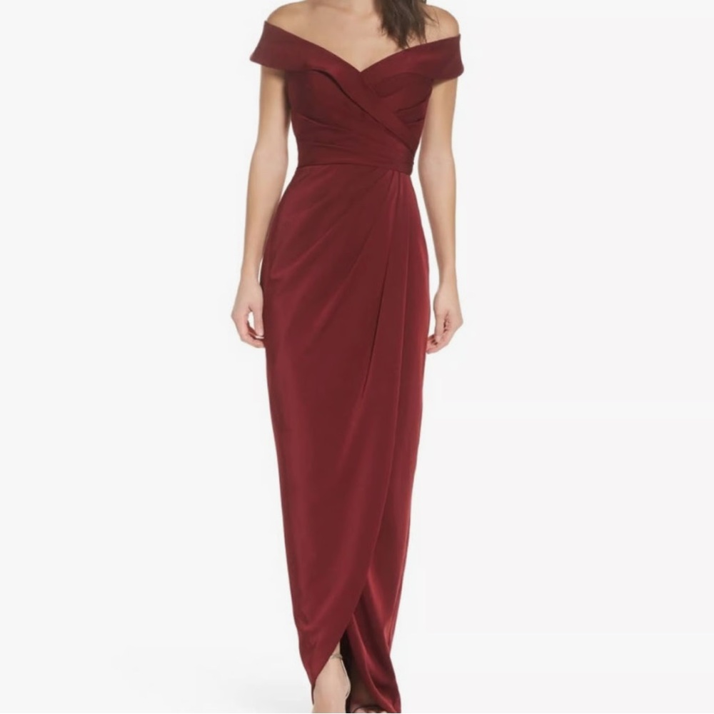 NWOT La Femme Surplice Off the Shoulder Column Gown In Burgundy Size 10.
